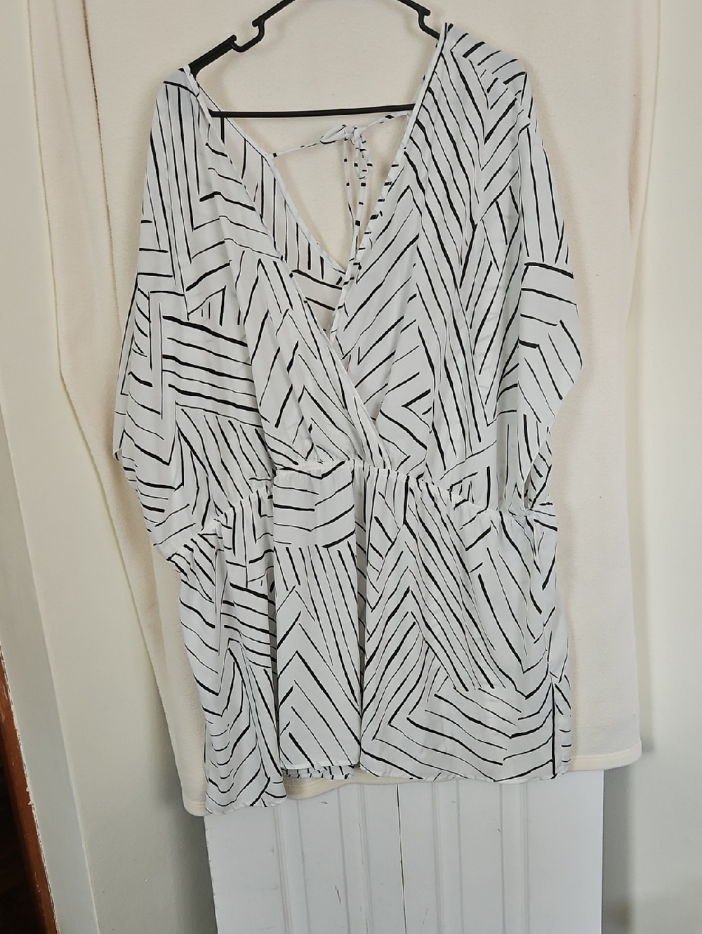 torrid White and Black Geometric V-Neck Tunic